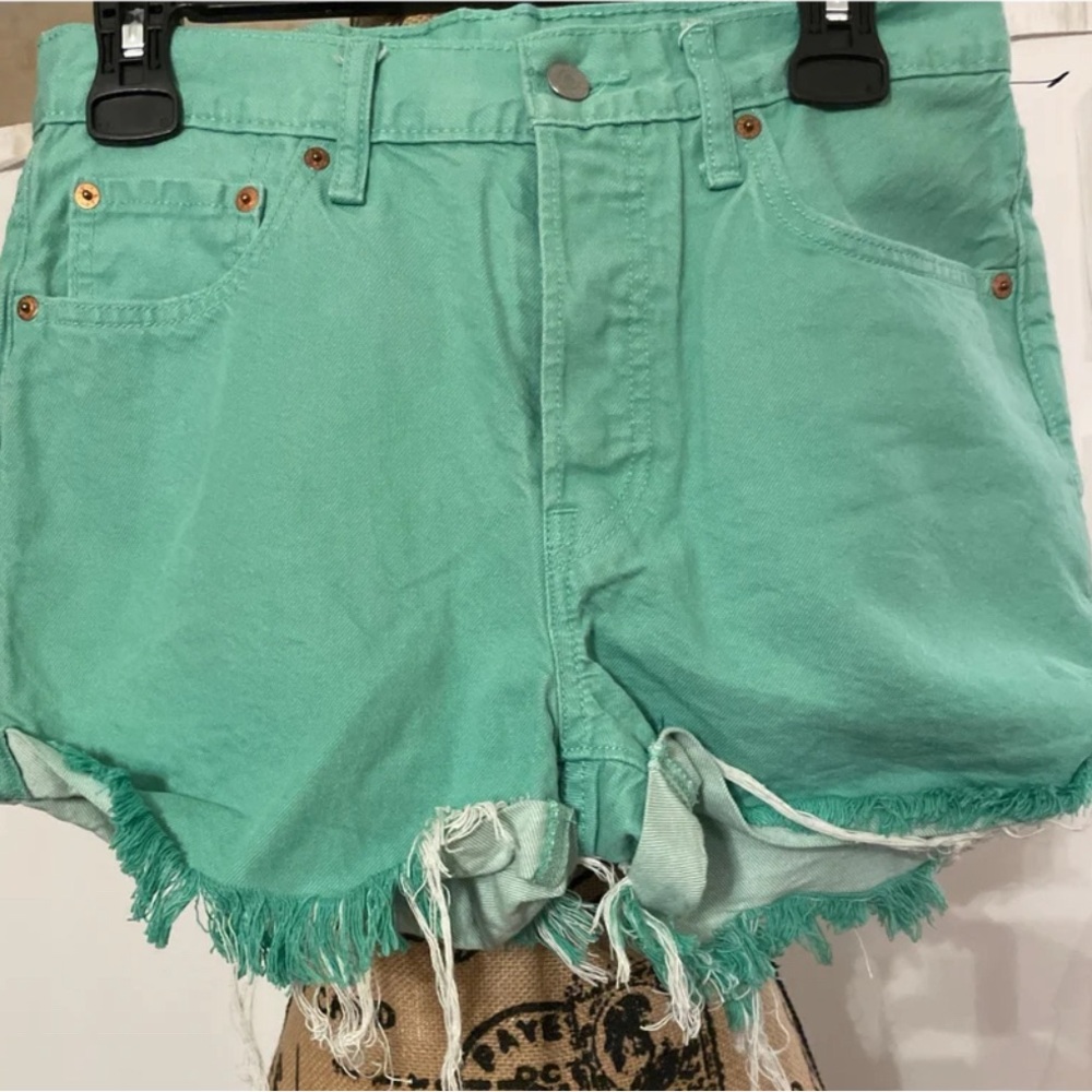 Levi 501  jean shorts Waist 29